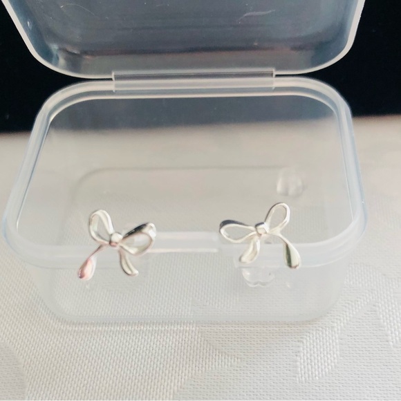 Elegant Mini Pure 925 Silver Bow Earrings - Picture 7 of 10